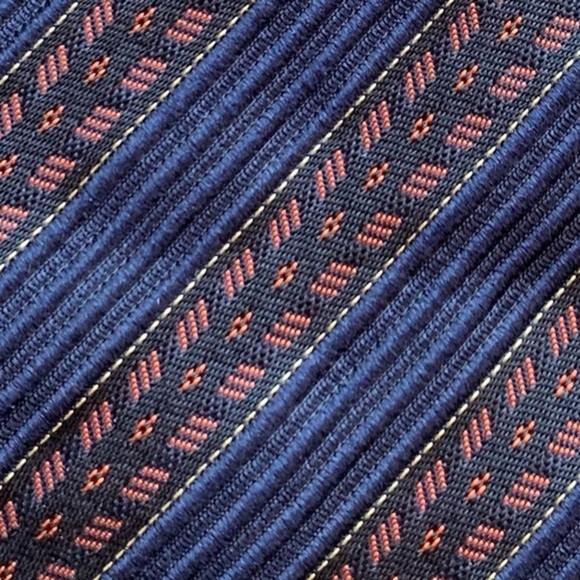 Italo Ferretti Hand Made Textured Silk Tie - Picture 4 of 7
